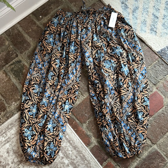 ⭐️NwT Urban Outfitters Out from under Jasmine Balloon Pants⭐️ - Picture 5 of 11